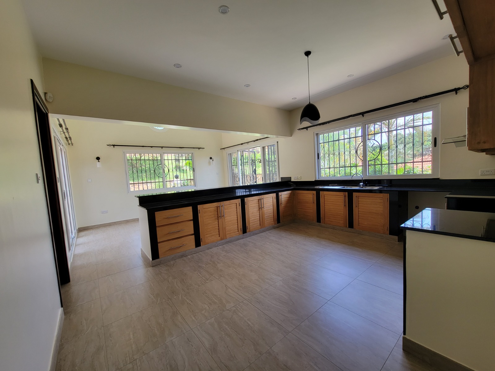 Modern 3 Bedroom Bungalow for Rent in Naguru, Kampala 4
