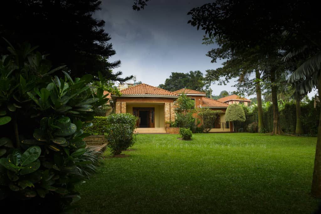 Luxury 4-Bedroom Bungalow for Rent in Mbuya Kampala – Private Garden Living 3