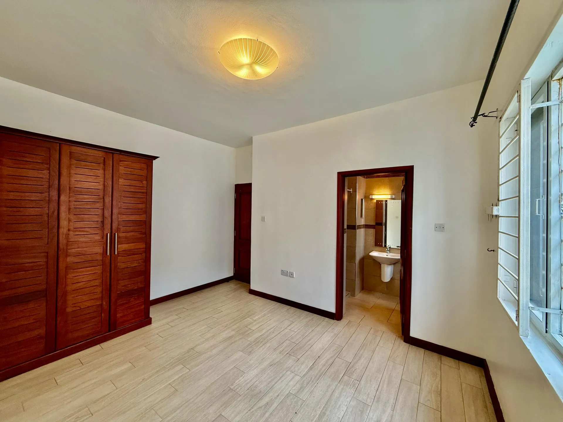 4-Bedroom Bungalow for Rent in Bugolobi Kampala – Private Lawn Living 5