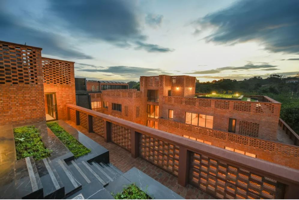 Luxury 3-Bedroom Apartments for Rent in Kololo Kampala – Infinity Pool & Rooftop Views — photo 1