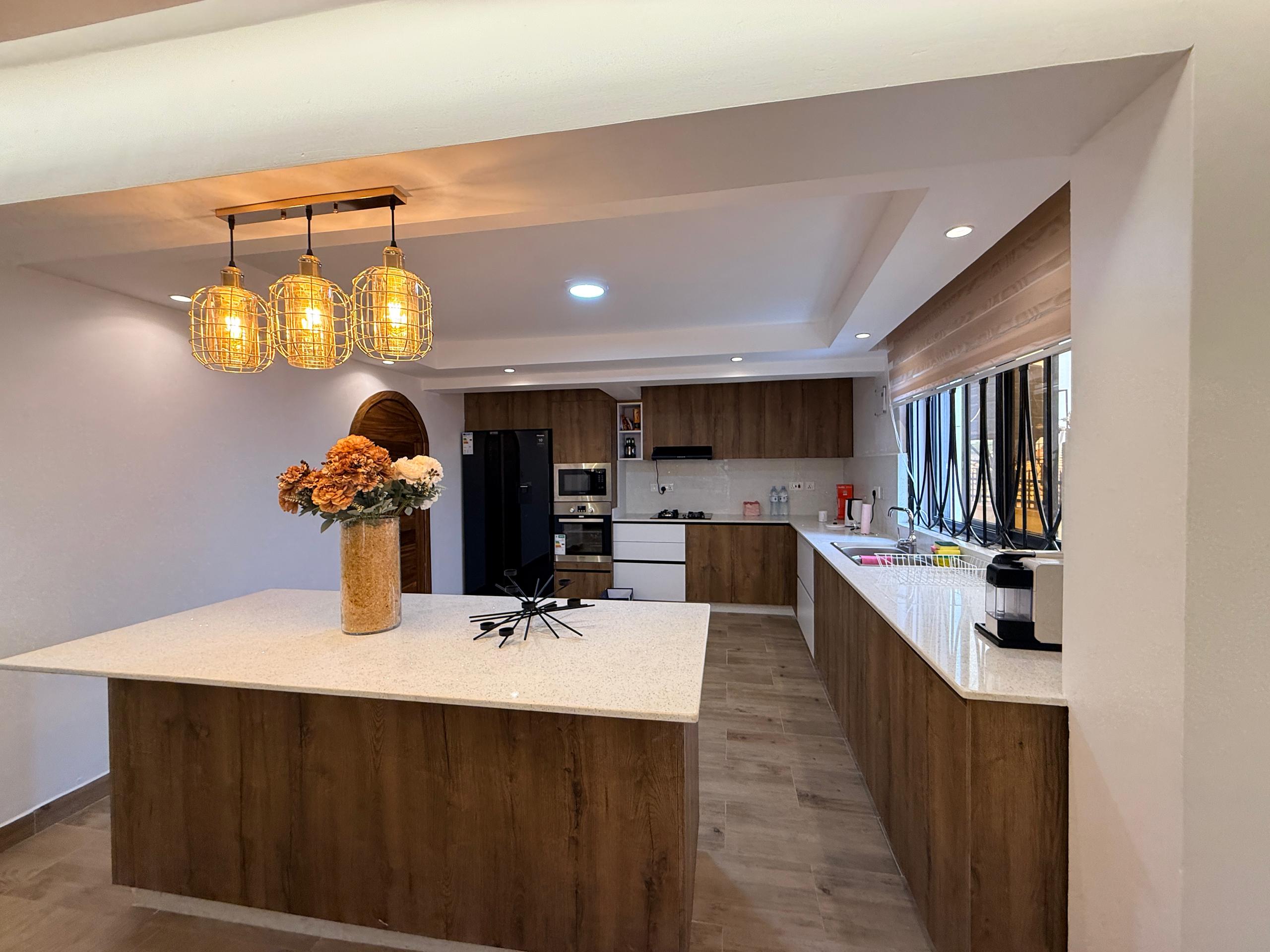 Luxury 5-Bedroom House for Rent in Kololo Kampala – All Ensuite with Private Garden 4