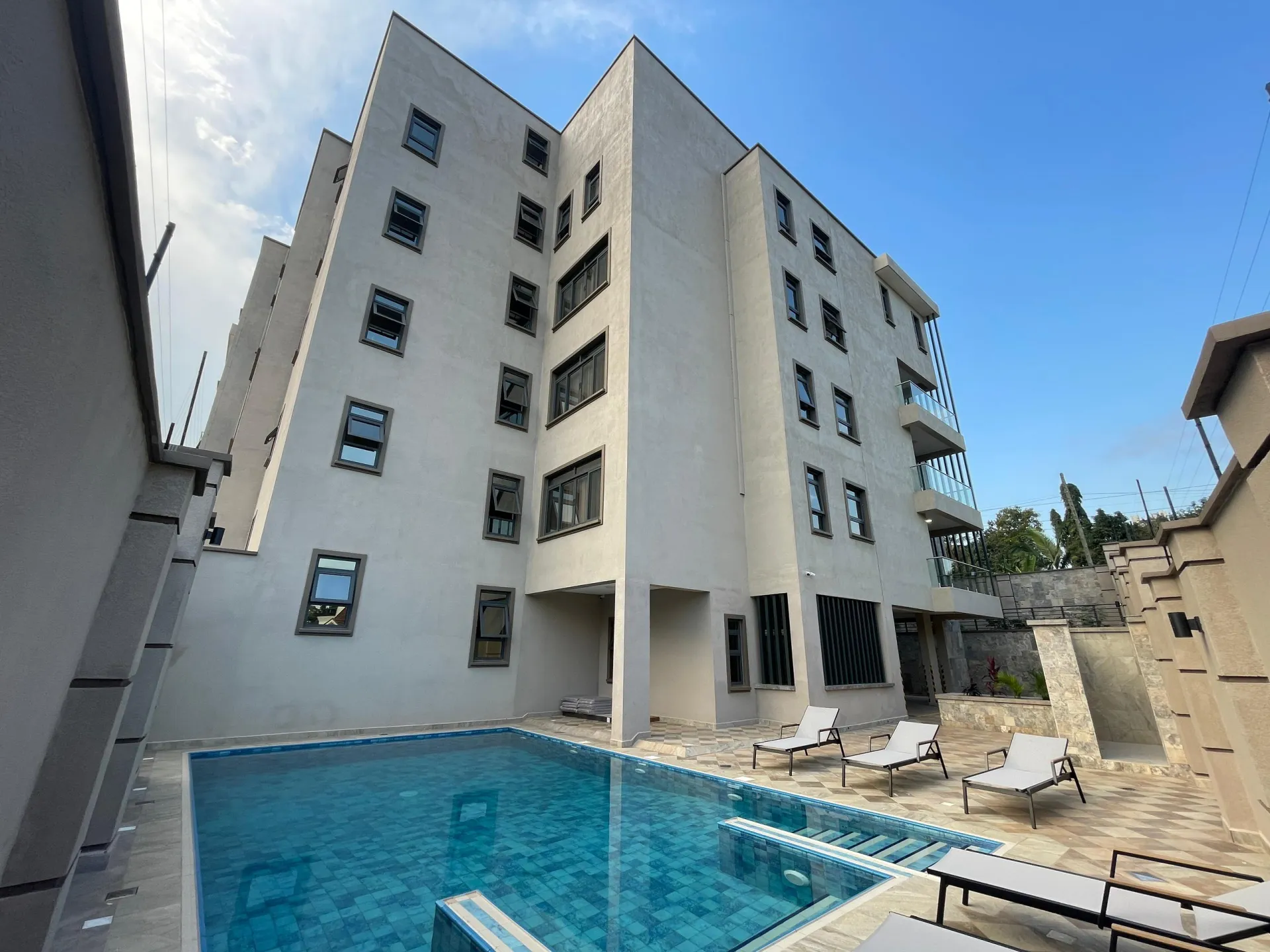 Modern fully Furnished 2 Bedroom Apartment To Let in Bugolobi Kampala — photo 1