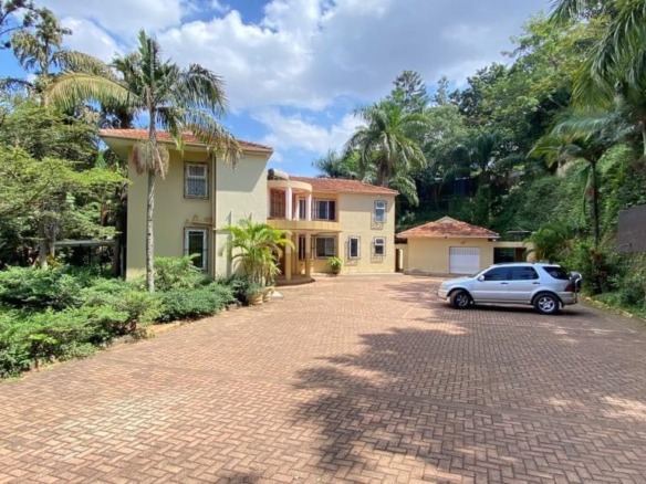 4-Bedroom Luxury House for Sale in Kololo Kampala – Prime Residential Property