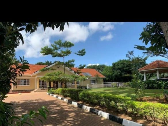 4-Bedroom Standalone House for Sale in Bugolobi Kampala – Pool & Spacious Compound