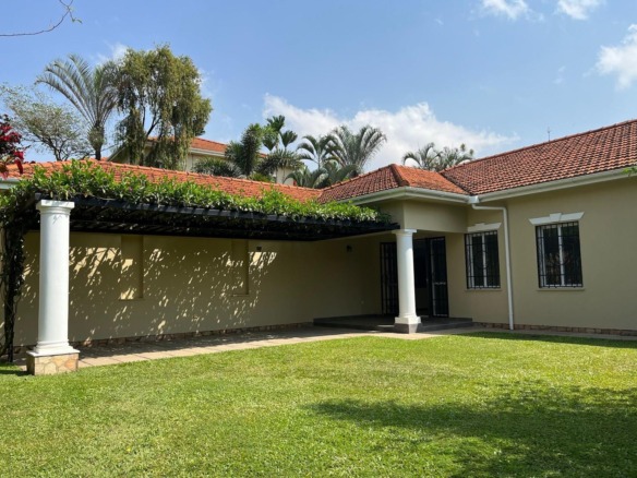 3-Bedroom House for Rent in Naguru Kampala – Garden, Garage & Backup Power 2