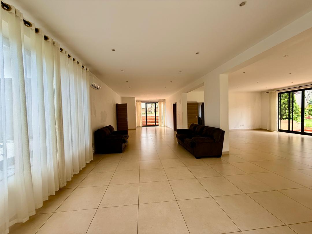 Luxury 5-Bedroom House for Sale in Kololo Kampala – 54 Decimals Prime Land 5
